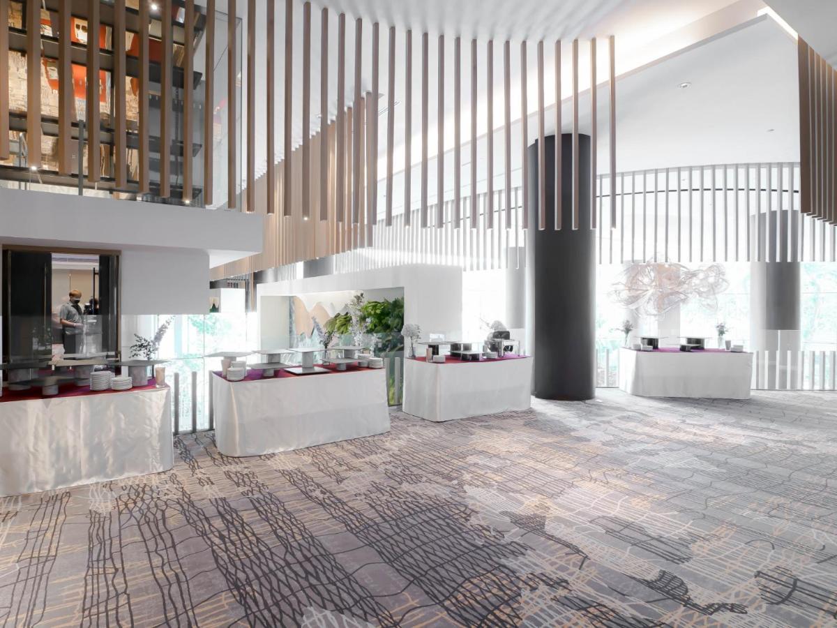 Chatrium Grand Bangkok Luaran gambar The lobby of the hotel