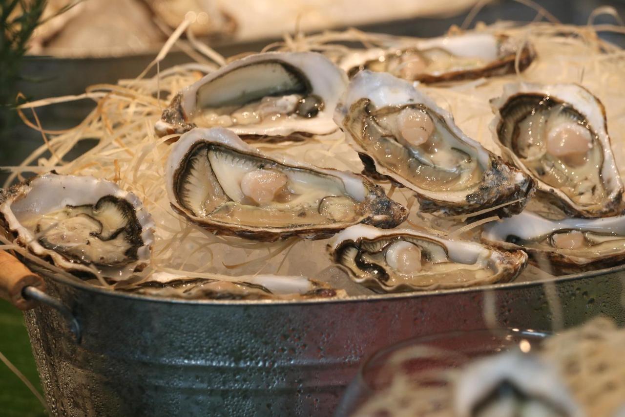 Chatrium Grand Bangkok Luaran gambar Oysters on ice